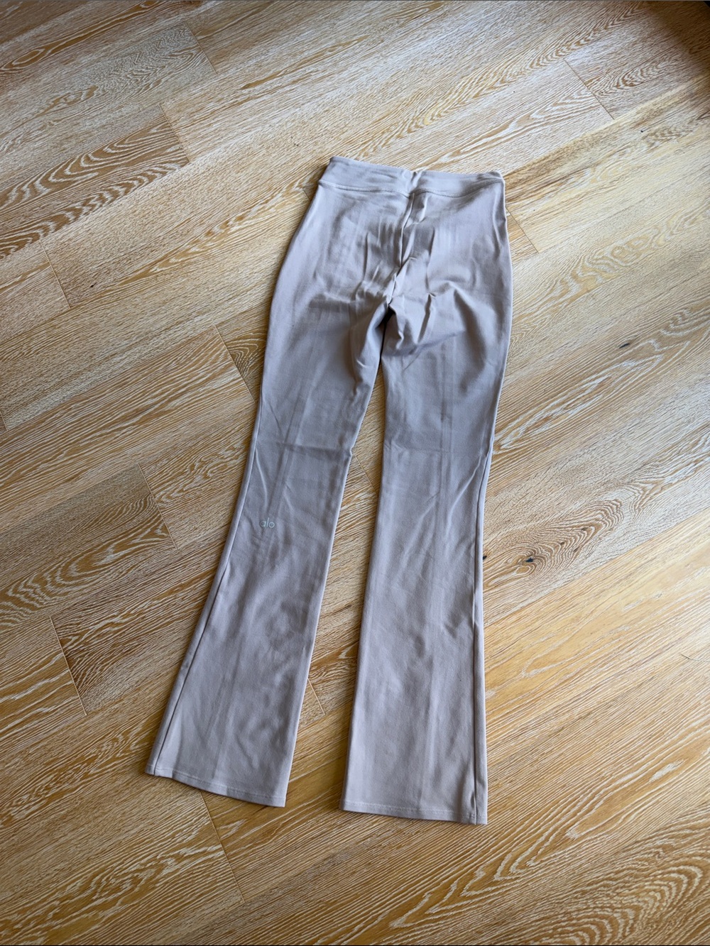 Slim Alo Flare Yoga Pants in Light Taupe